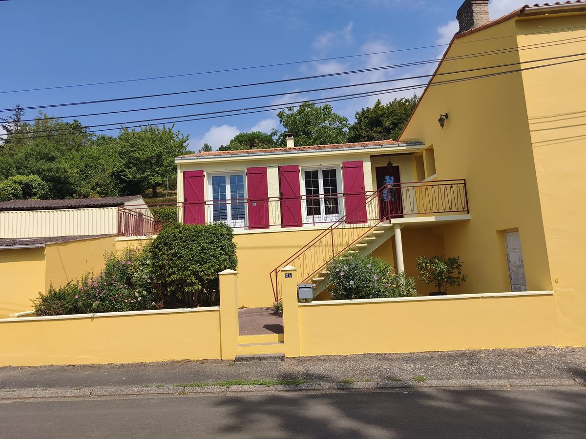 Façades jaunes et muret ravalés par PRSV